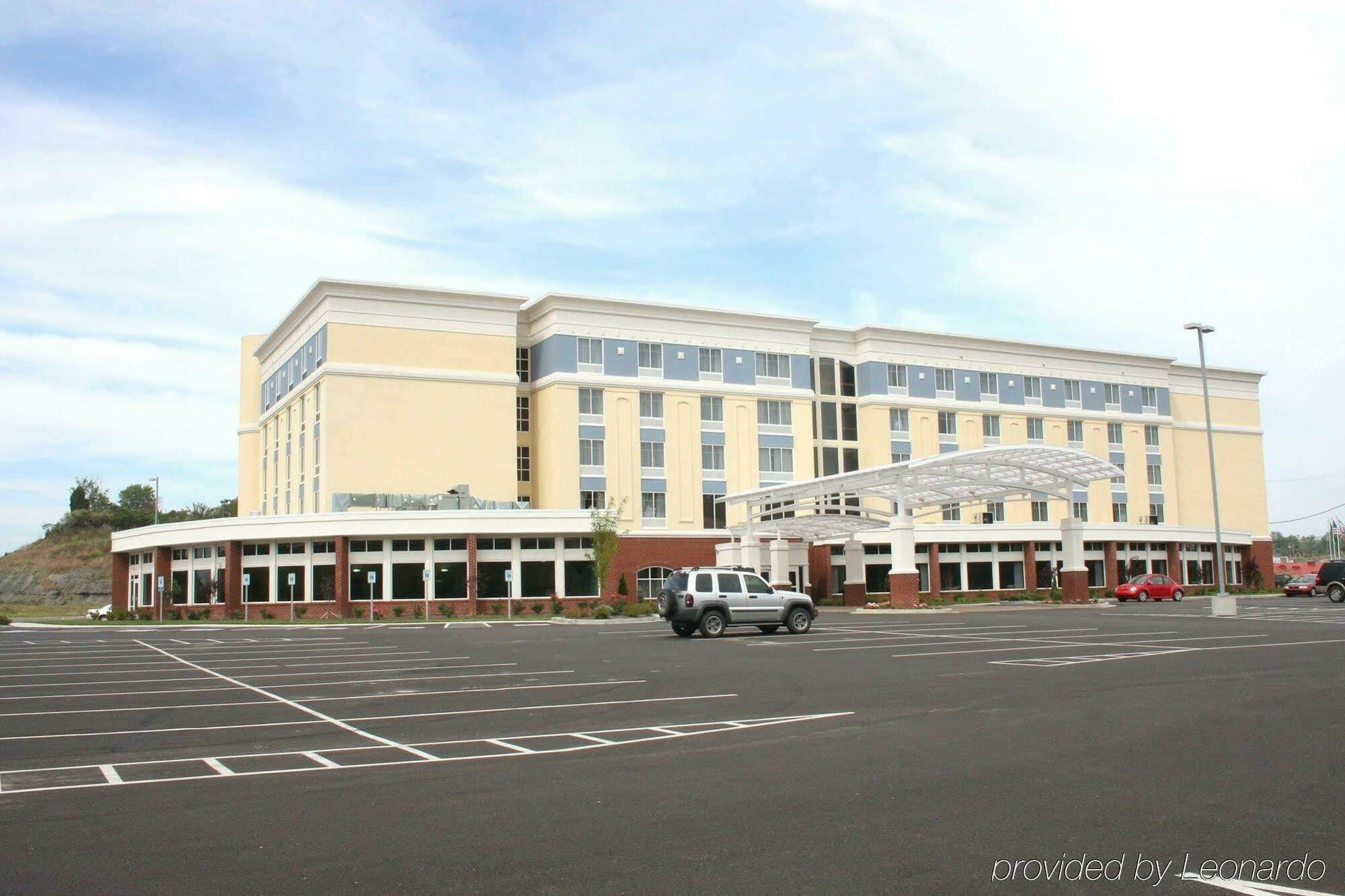 Delta Hotels By Marriott Huntington Mall Barboursville Exterior photo